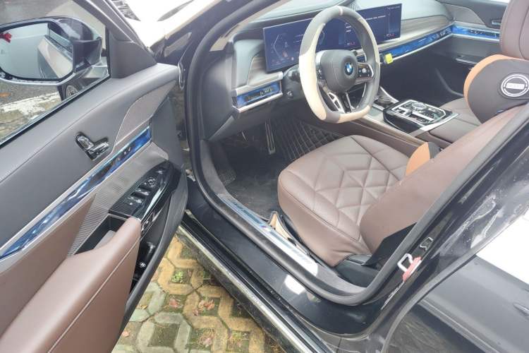 Used BMW 7 Series 2023 735Li Luxury Package Driver Seat