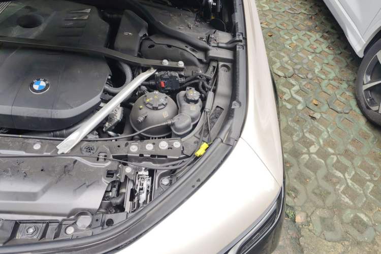 Used BMW 7 Series 2023 735Li Luxury Package Engine Bay Left