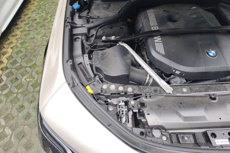 Used BMW 7 Series 2023 735Li Luxury Package Engine Bay Right