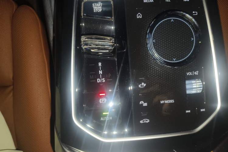 Used BMW 7 Series 2023 Updated 740Li Luxury Package Premium Edition Gear Lever