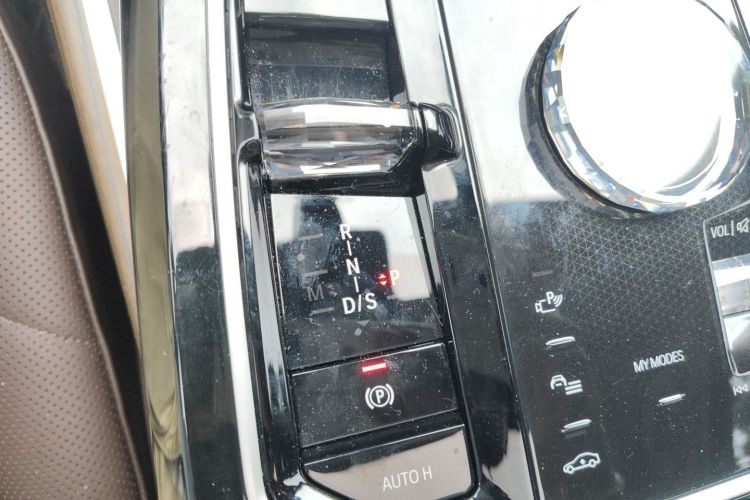 Used BMW 7 Series 2023 735Li Luxury Package Gear Lever