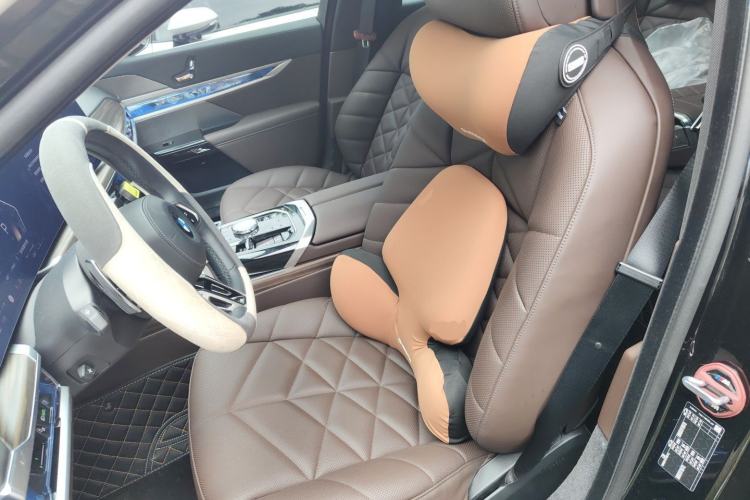 Used BMW 7 Series 2023 735Li Luxury Package Left Front Seat
