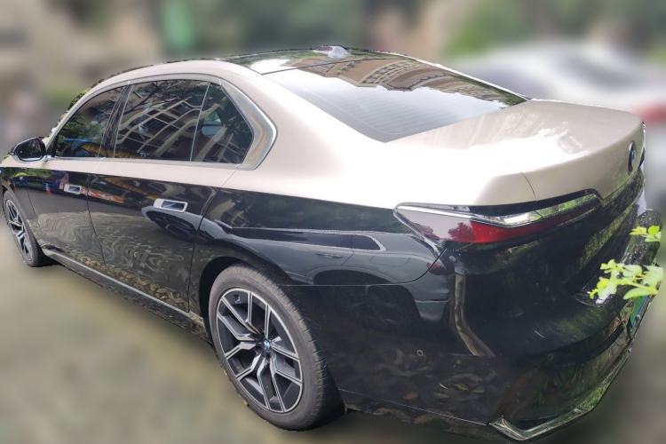 Used BMW 7 Series 2023 735Li Luxury Package Rear Left 45 Deg