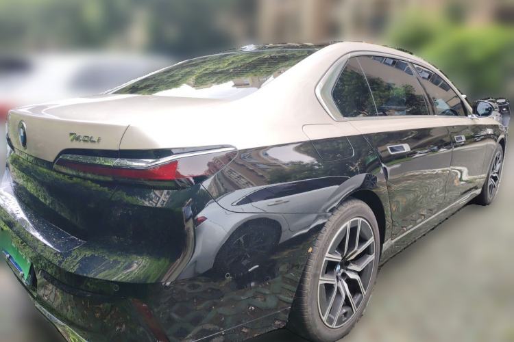 Used BMW 7 Series 2023 735Li Luxury Package Rear Right 45 Deg