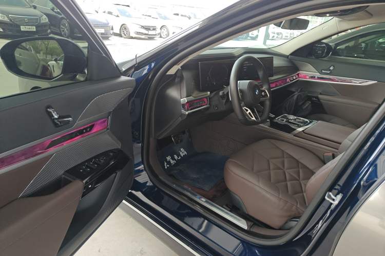 Used BMW 7 Series 2023 735Li M Sport Package Driver Seat