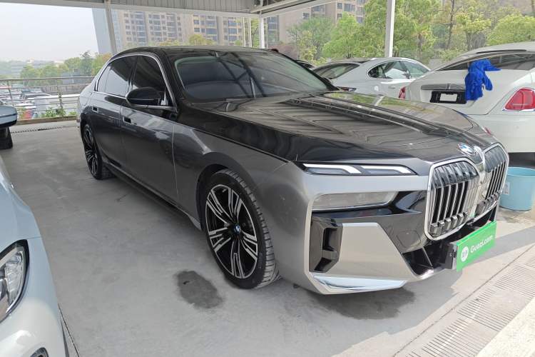 Used BMW 7 Series 2023 735Li M Sport Package Front Right 45 Deg
