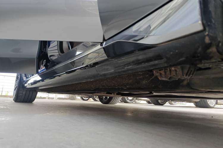Used BMW 7 Series 2023 735Li M Sport Package Right Side Sill