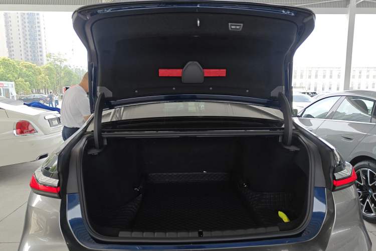 Used BMW 7 Series 2023 735Li M Sport Package Trunk