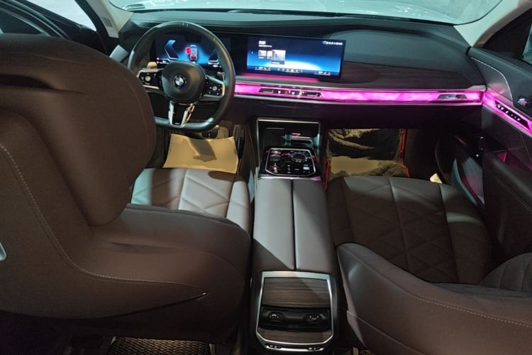 Used BMW 7 Series 2023 735Li M Sport Package Center Console