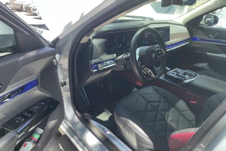 Used BMW 7 Series 2023 735Li M Sport Package Driver Seat