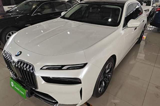 Ojetý BMW 7 Series 2023 735Li Luxury Package
