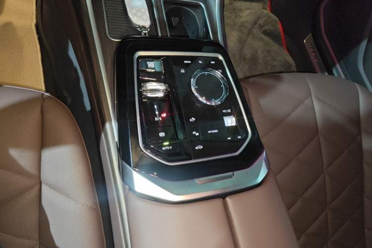 Used BMW 7 Series 2023 735Li M Sport Package Gear Lever