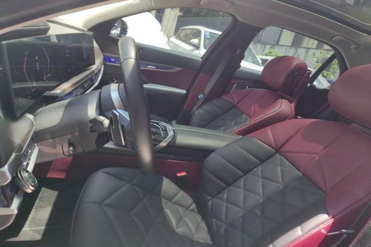 Used BMW 7 Series 2023 735Li M Sport Package Left Front Seat