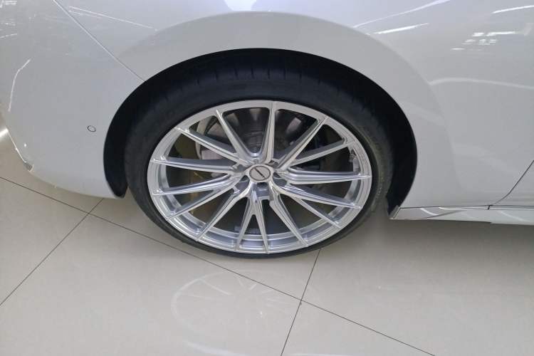 Used BMW 7 Series 2023 735Li Luxury Package Left Front Wheel Hub