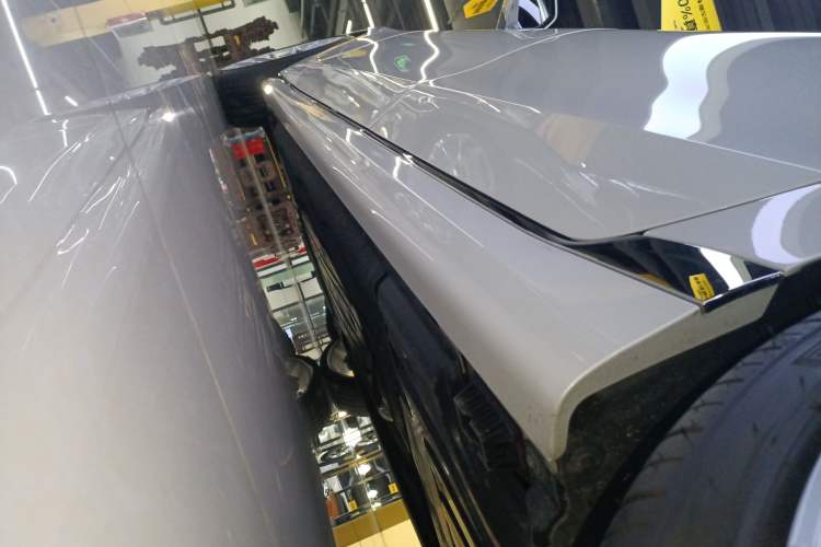 Used BMW 7 Series 2023 735Li Luxury Package Left Side Sill