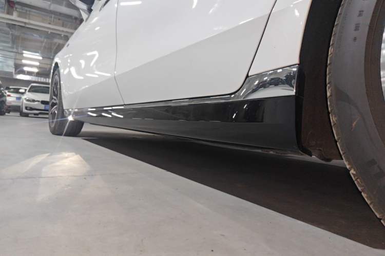 Used BMW 7 Series 2023 735Li M Sport Package Left Side Sill