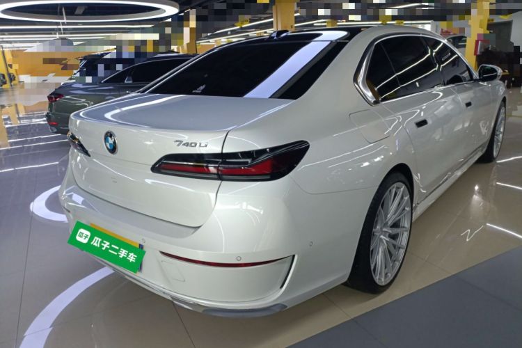 Used BMW 7 Series 2023 735Li Luxury Package Rear Right 45 Deg