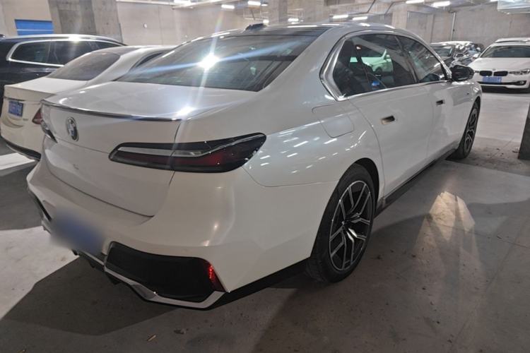 Used BMW 7 Series 2023 735Li M Sport Package Rear Right 45 Deg
