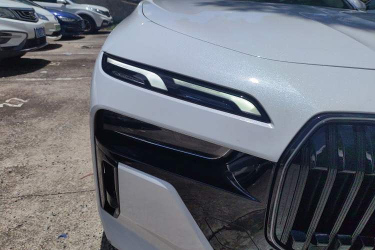 Used BMW 7 Series 2023 735Li M Sport Package Right Front Headlight