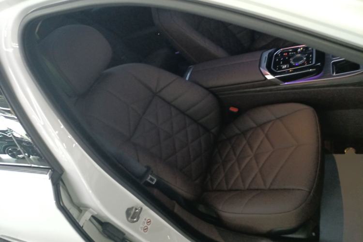 Used BMW 7 Series 2023 735Li Luxury Package Right Front Seat
