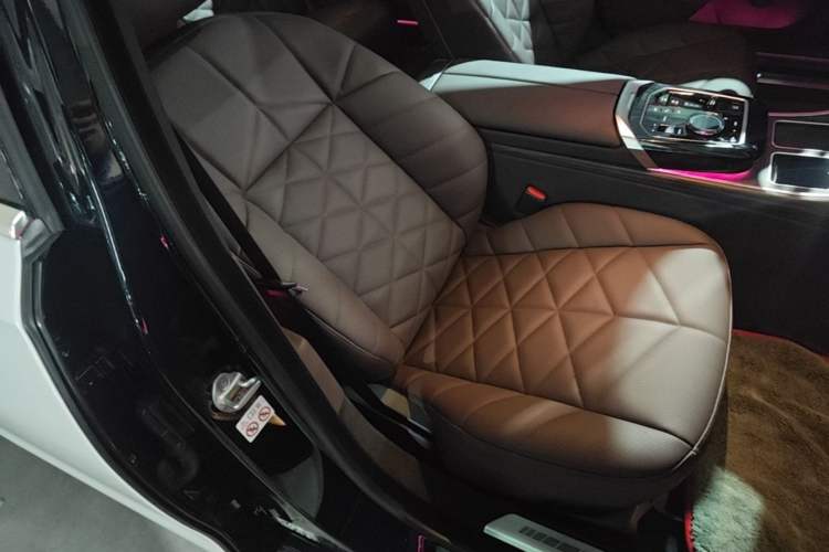 Used BMW 7 Series 2023 735Li M Sport Package Right Front Seat