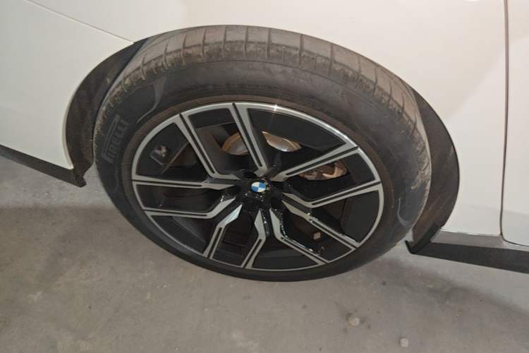 Used BMW 7 Series 2023 735Li M Sport Package Right Rear Wheel Hub