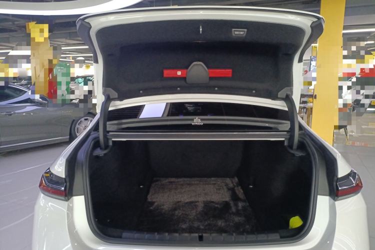 Used BMW 7 Series 2023 735Li Luxury Package Trunk