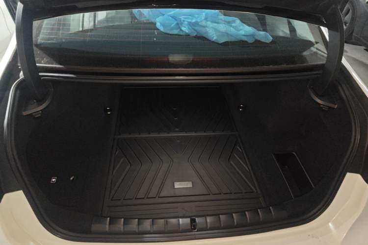 Used BMW 7 Series 2023 735Li M Sport Package Trunk