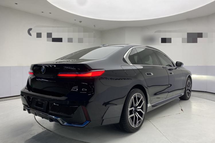 Used BMW 7 Series 2026 Model 735Li M Sport Package Exterior 5