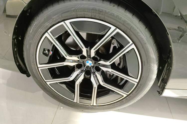 Used BMW 7 Series 2026 Model 735Li M Sport Package Left Front Wheel Hub