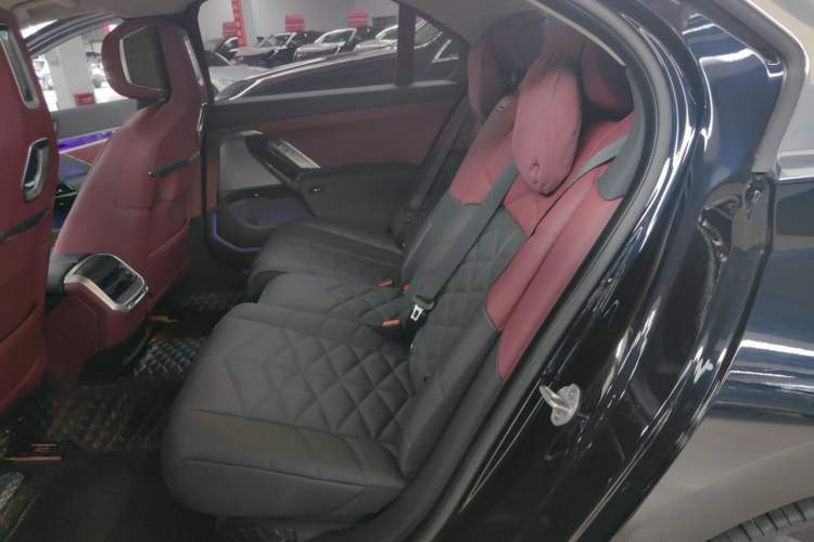 Used BMW 7 Series 2026 Model 740Li Leading-Edge M Sport Package Left Rear Seat