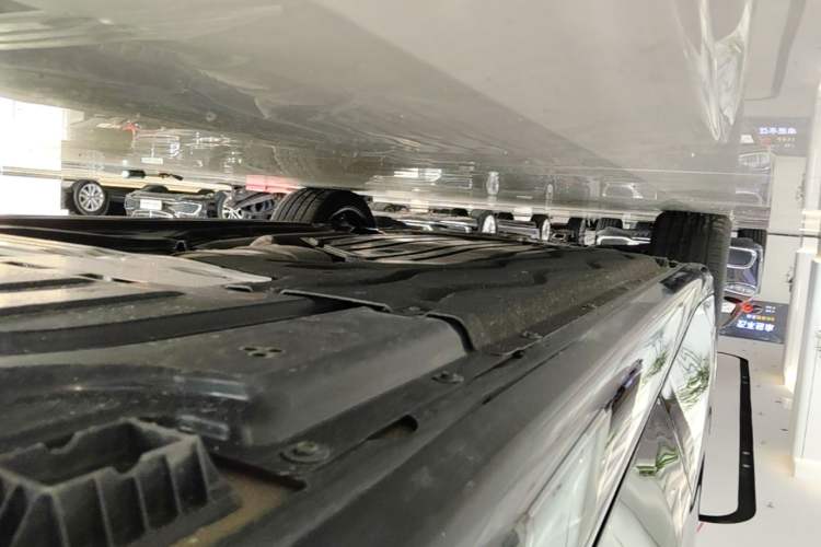 Used BMW 7 Series 2026 Model 735Li M Sport Package Left Side Sill