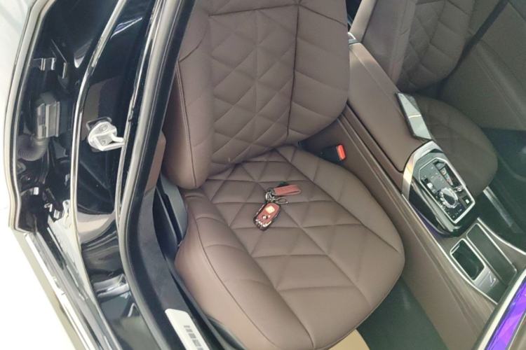 Used BMW 7 Series 2026 Model 735Li M Sport Package Right Front Seat