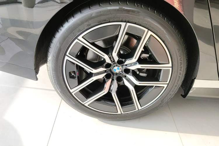 Used BMW 7 Series 2026 Model 735Li M Sport Package Right Rear Wheel Hub