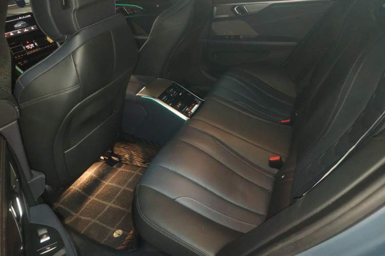Used BMW 8 Series 2021 Facelift 840i Four-Door Coupe M Sport Package Interior 4