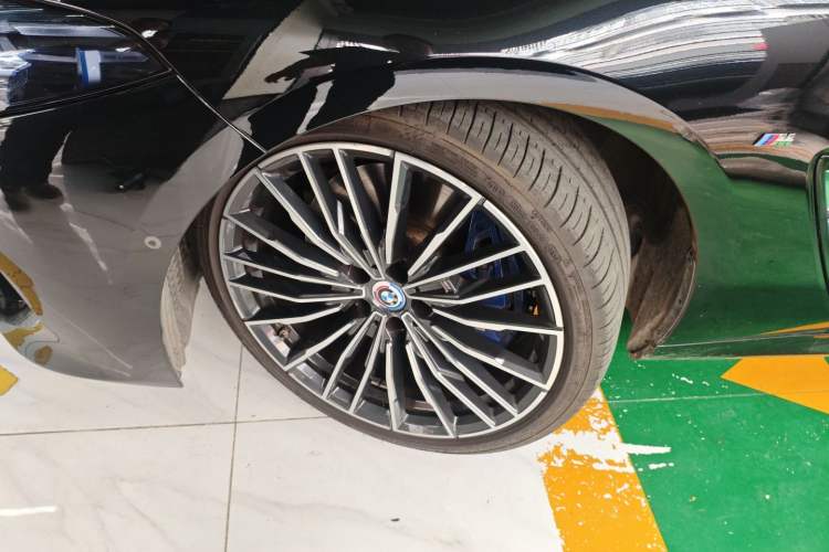 Used BMW 8 Series 2019 840i 4-Door Gran Coupe M Sport Package Left Front Wheel Hub