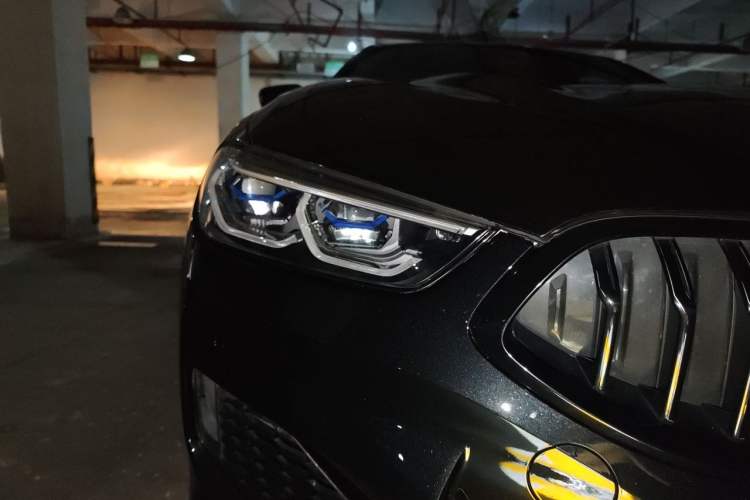 Used BMW 8 Series 2019 840i 4-Door Gran Coupe M Sport Package Right Front Headlight