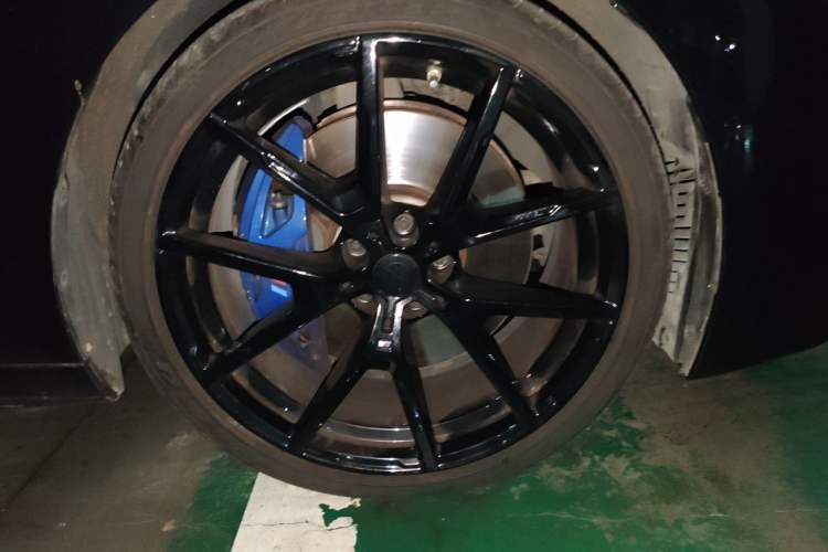 Used BMW 8 Series 2019 840i 4-Door Gran Coupe M Sport Package Right Front Wheel Hub