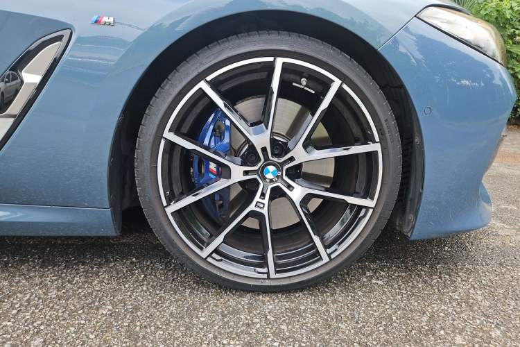 Used BMW 8 Series 2019 840i Convertible Coupe M Sport Package Right Front Wheel Hub
