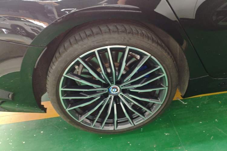 Used BMW 8 Series 2019 840i 4-Door Gran Coupe M Sport Package Right Rear Wheel Hub
