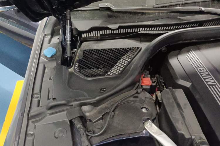 Used BMW 8 Series 2019 840i 4-Door Gran Coupe M Sport Package Engine Bay Right