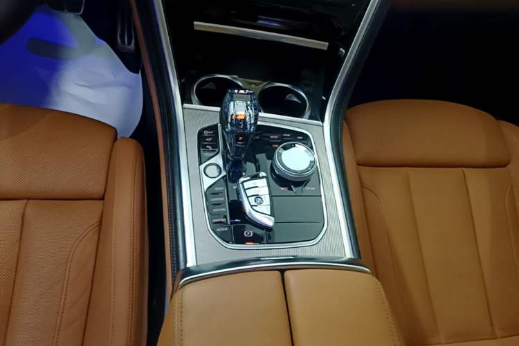 Used BMW 8 Series 2019 840i 4-Door Gran Coupe M Sport Package Gear Lever