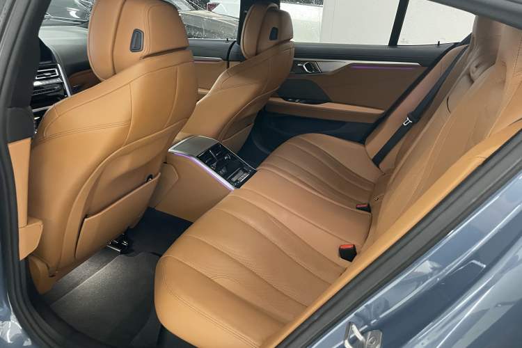 Used BMW 8 Series 2019 840i 4-Door Gran Coupe M Sport Package Interior 3