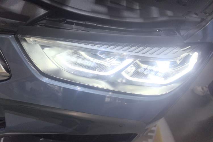Used BMW 8 Series 2019 840i 4-Door Gran Coupe M Sport Package Left Front Headlight