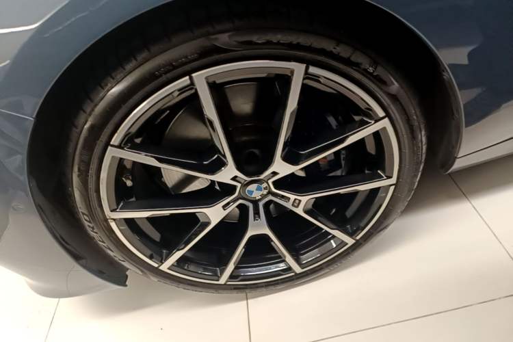 Used BMW 8 Series 2019 840i 4-Door Gran Coupe M Sport Package Left Front Wheel Hub