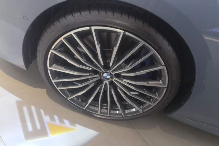 Used BMW 8 Series 2019 840i 4-Door Gran Coupe M Sport Package Left Front Wheel Hub