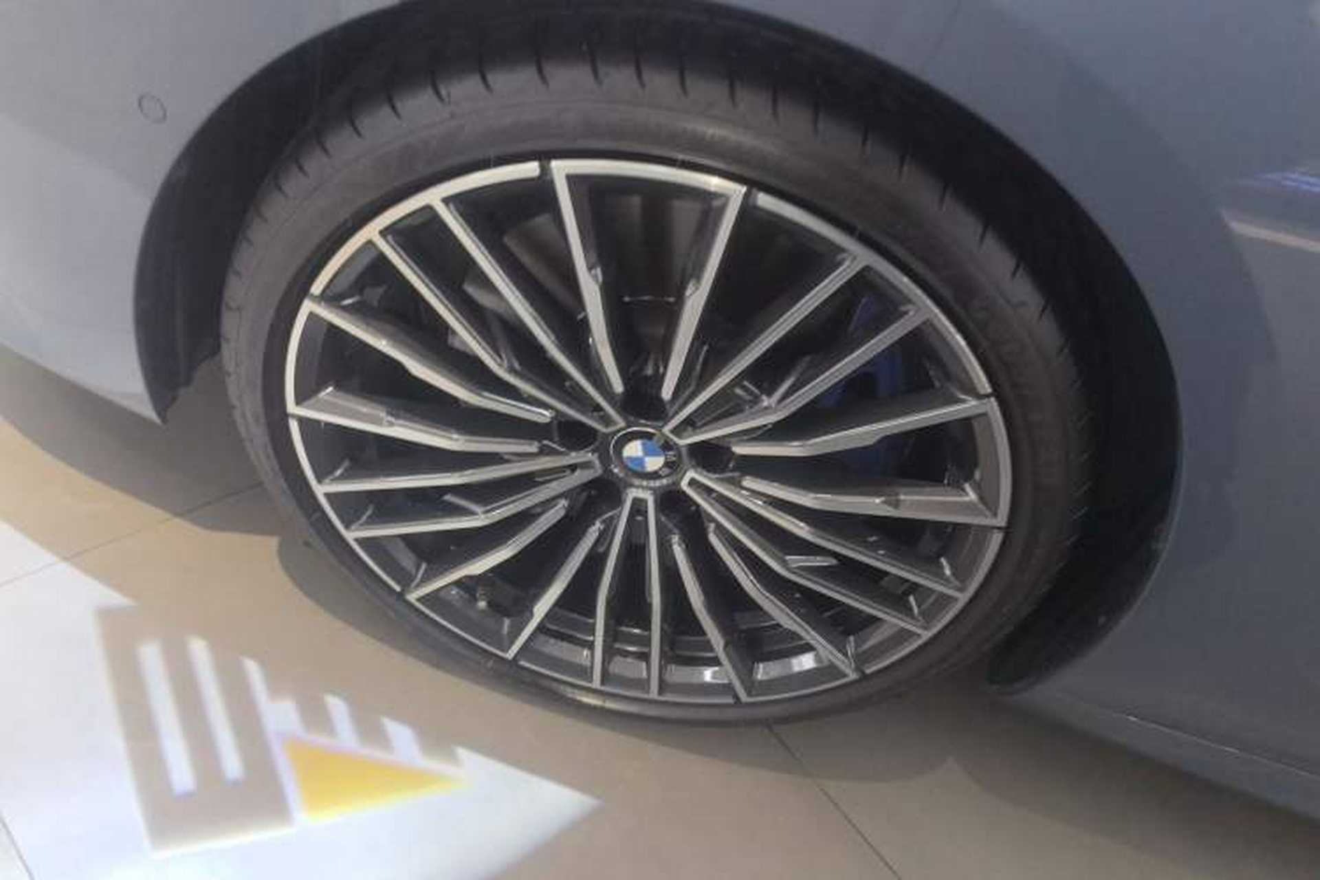Used BMW 8 Series 2019 840i 4-Door Gran Coupe M Sport Package Left Front Wheel Hub