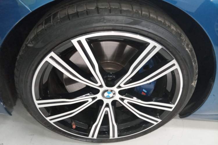 Used BMW 8 Series 2019 840i 4-Door Gran Coupe M Sport Package Left Front Wheel Hub
