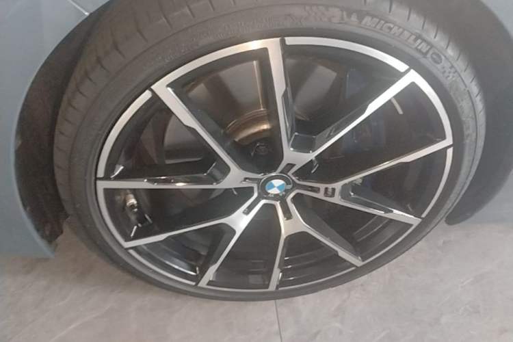 Used BMW 8 Series 2019 840i 4-Door Gran Coupe M Sport Package Left Front Wheel Hub