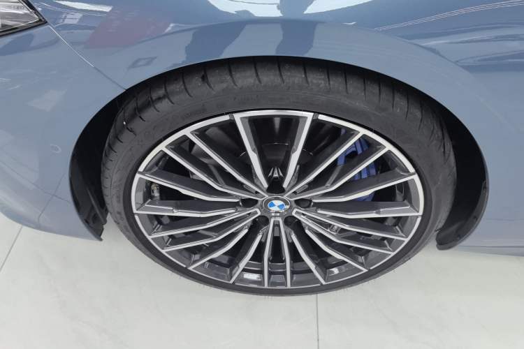 Used BMW 8 Series 2019 840i 4-Door Gran Coupe M Sport Package Left Front Wheel Hub